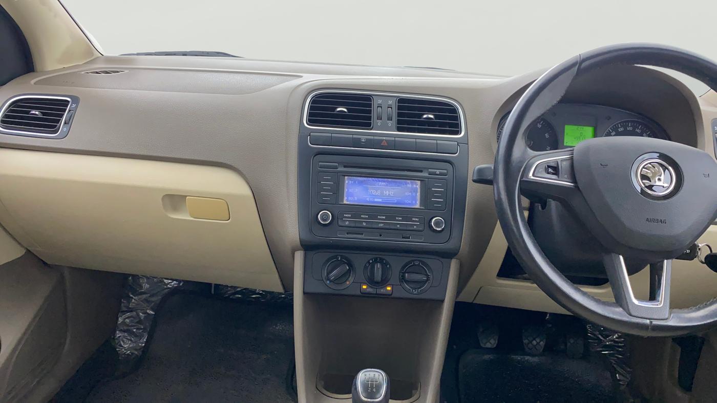 2014 Skoda Rapid AMBITION 1.6 MPI MT, Petrol, Manual, 49,878 km, Air Conditioner