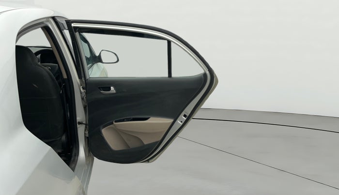 2014 Hyundai Xcent SX 1.2 (O), Petrol, Manual, 1,02,924 km, RHS Rear Door