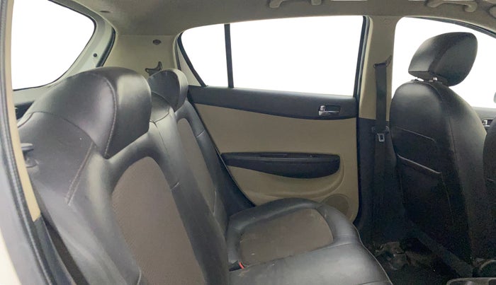 2013 Hyundai i20 MAGNA 1.2, Petrol, Manual, 1,14,467 km, Right Side Rear Door Cabin