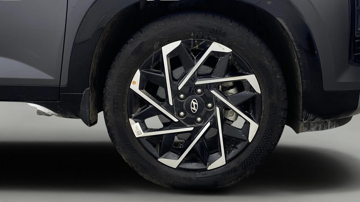 2024 Hyundai ALCAZAR Signature 7 STR 1.5 Turbo GDi Petrol DCT, Petrol, Automatic, 7,165 km, Right Front Wheel