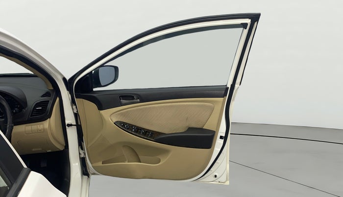 2016 Hyundai Verna 1.6 VTVT SX, Petrol, Manual, 98,255 km, RHS Front Door