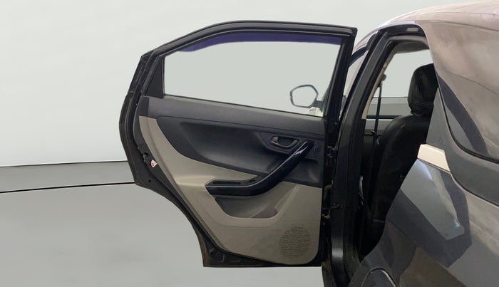 2018 Tata NEXON XM PETROL, CNG, Manual, 70,917 km, LHS Rear Door