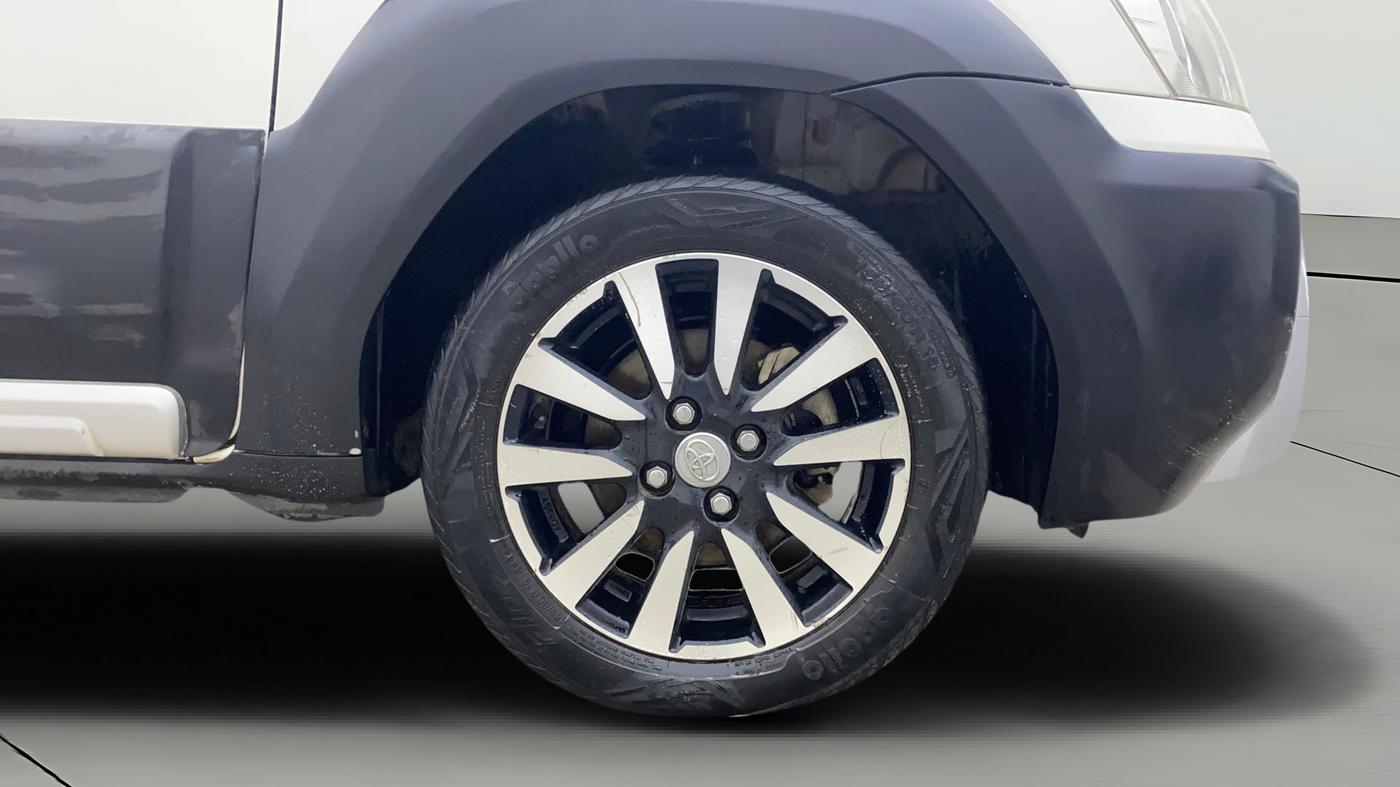 2014 Toyota Etios CROSS 1.2 G, Petrol, Manual, 70,160 km, Right Front Wheel