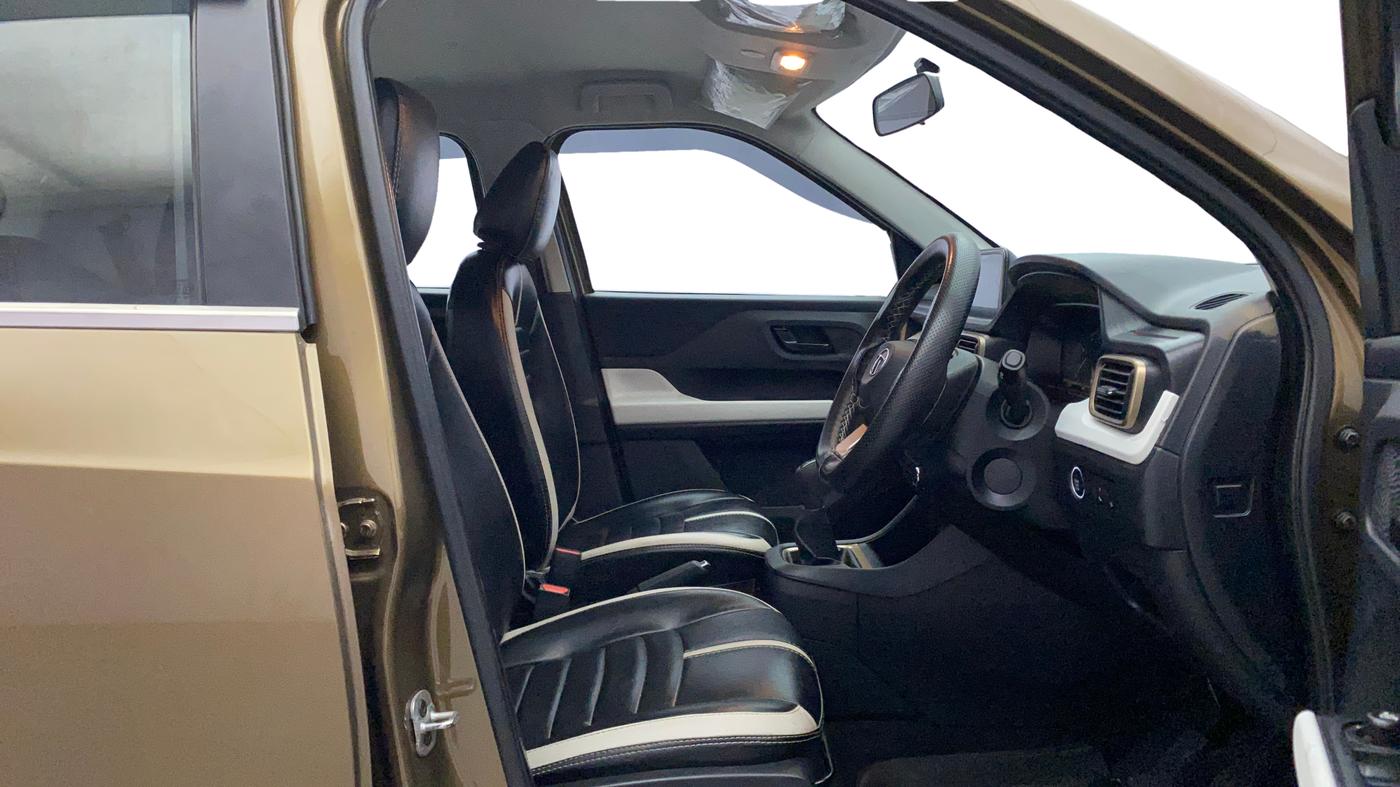 2022 Tata PUNCH ACCOMPLISHED MT, Petrol, Manual, 30,465 km, Right Side Front Door Cabin