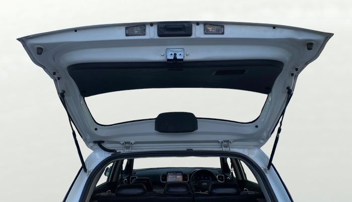 2023 Hyundai VENUE S 1.2, CNG, Manual, 80,351 km, Boot Door Open