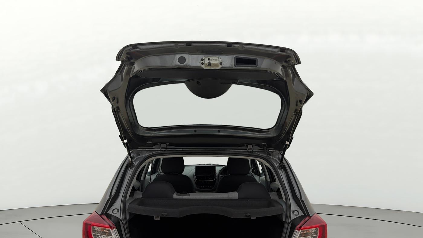2025 Tata Tiago XZA, Petrol, Automatic, 800 km, Boot Door Open
