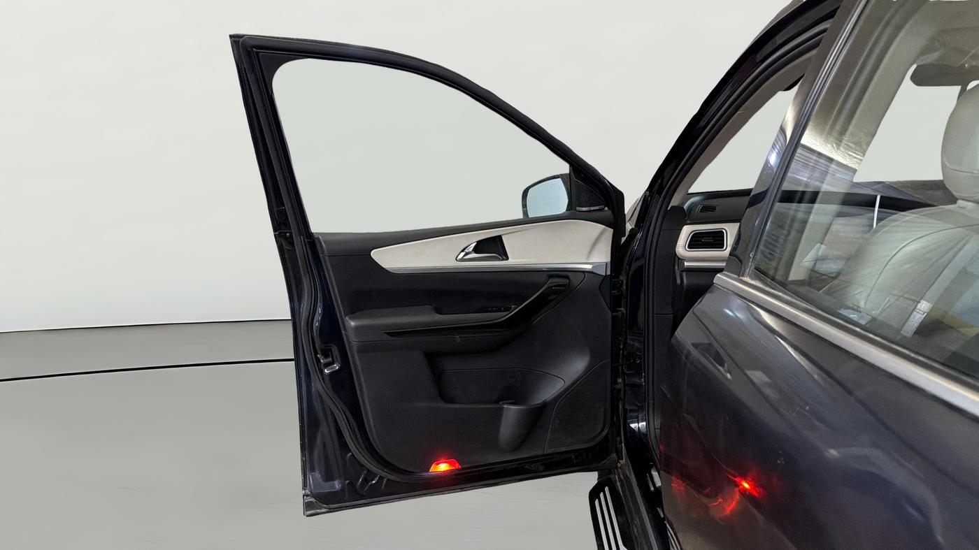 2023 Mahindra XUV700 AX 7 LUXURY P AT 7 STR, Petrol, Automatic, 38,035 km, LHS Front Door