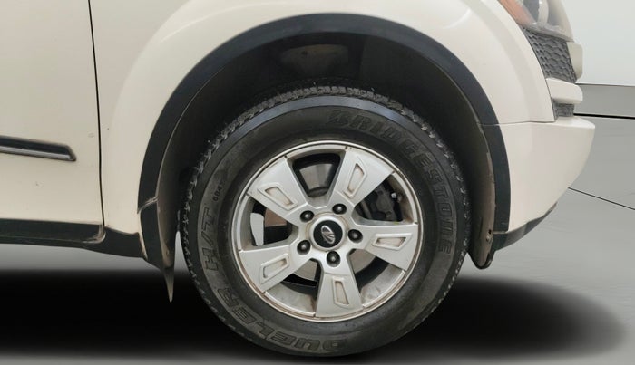 2015 Mahindra XUV500 W8, Diesel, Manual, 1,14,318 km, Right Front Wheel