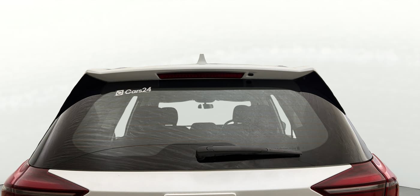2025 Mahindra XUV700 AX 5 P AT 5 STR, Petrol, Automatic, 3,138 km, Rear Windshield
