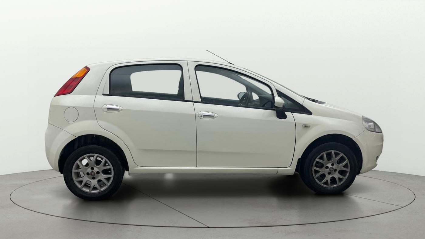 2013 Fiat Grand Punto Emotion 1.3, Diesel, Manual, 1,05,831 km, Right Side View