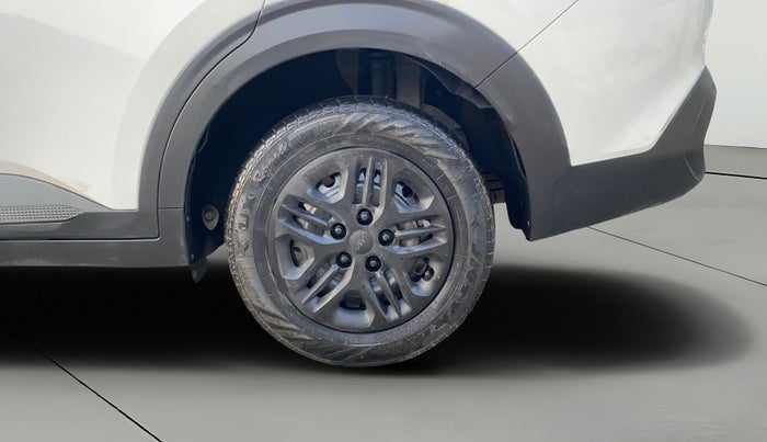 2024 KIA CARENS PREMIUM 1.5 PETROL 7 STR, Petrol, Manual, 20,724 km, Left Rear Wheel