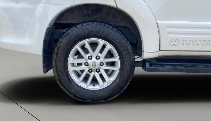 2013 Toyota Fortuner 3.0 4X4 MT, Diesel, Manual, 1,28,393 km, Right Rear Wheel