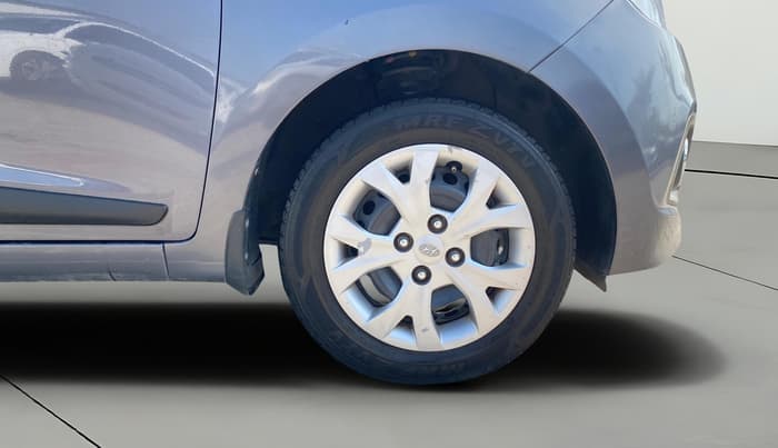 2016 Hyundai Grand i10 SPORTZ 1.2 KAPPA VTVT, Petrol, Manual, 66,829 km, Right Front Wheel