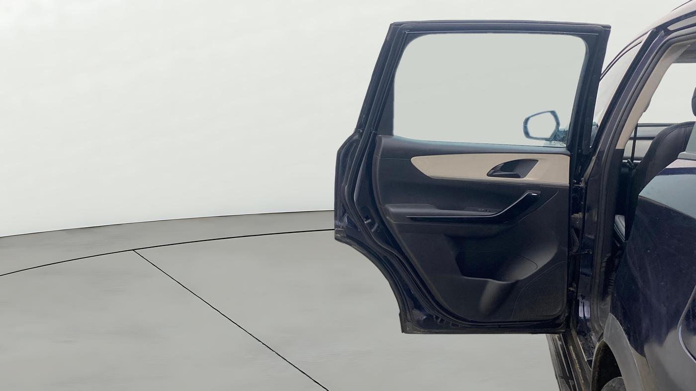 2023 Mahindra XUV700 AX 5 D AT 7 STR, Diesel, Automatic, 40,486 km, LHS Rear Door