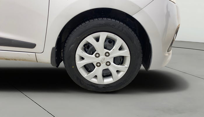 2016 Hyundai Grand i10 SPORTZ 1.2 KAPPA VTVT, Petrol, Manual, 37,395 km, Right Front Wheel