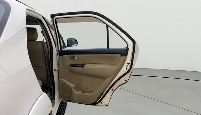 2014 Toyota Fortuner 3.0 4X2 AT, Diesel, Automatic, 82,343 km, RHS Rear Door
