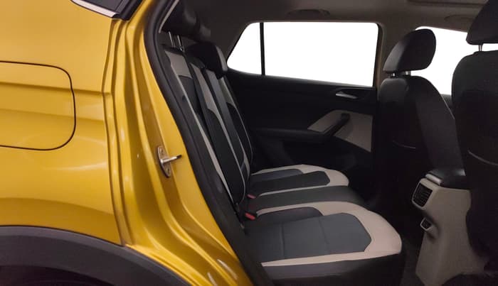 2022 Volkswagen TAIGUN TOPLINE 1.0 TSI AT, Petrol, Automatic, 28,405 km, Right Side Rear Door Cabin