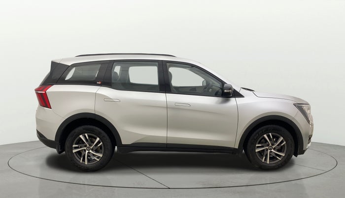 2022 Mahindra XUV700 AX 5 P AT 5 STR, Petrol, Automatic, 28,300 km, Right Side View