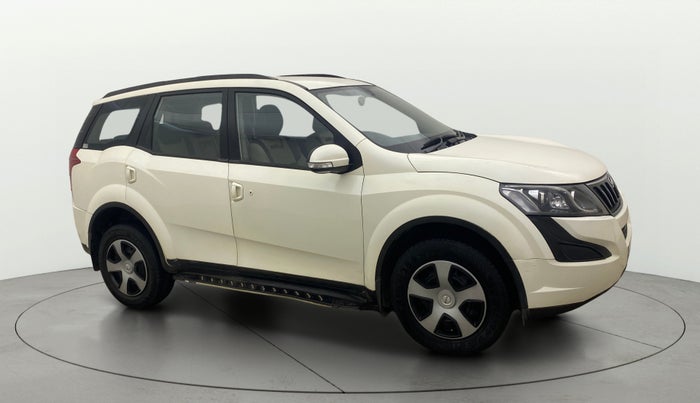 2017 Mahindra XUV500 W6 AT 1.99, Diesel, Automatic, 64,287 km, Right Front Diagonal