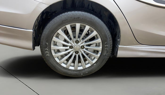 2016 Maruti Ciaz ZXI+, Petrol, Manual, 1,16,456 km, Right Rear Wheel