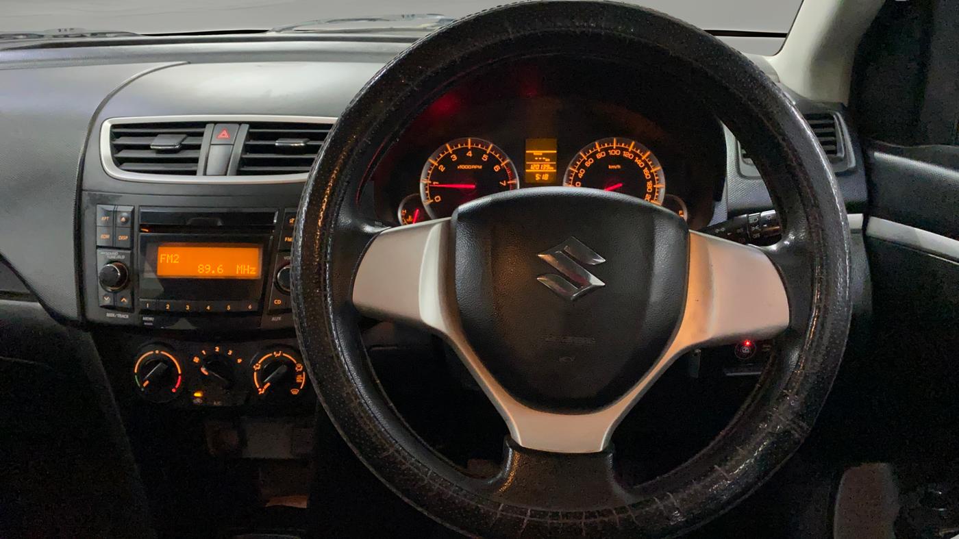 2017 Maruti Swift VXI O, CNG, Manual, 1,20,150 km, Steering Wheel Close Up