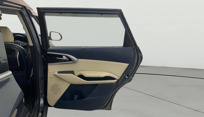 2023 KIA CARENS LUXURY PLUS 1.5 IMT PETROL, Petrol, Manual, 32,480 km, RHS Rear Door