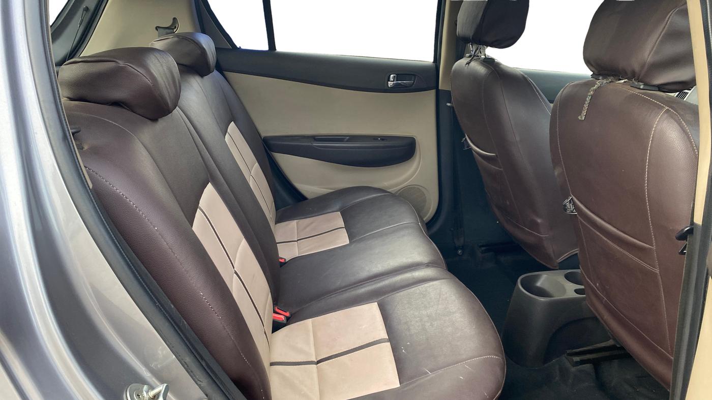 2013 Hyundai i20 SPORTZ 1.2, Petrol, Manual, 1,01,112 km, Third Seat Row ( optional )