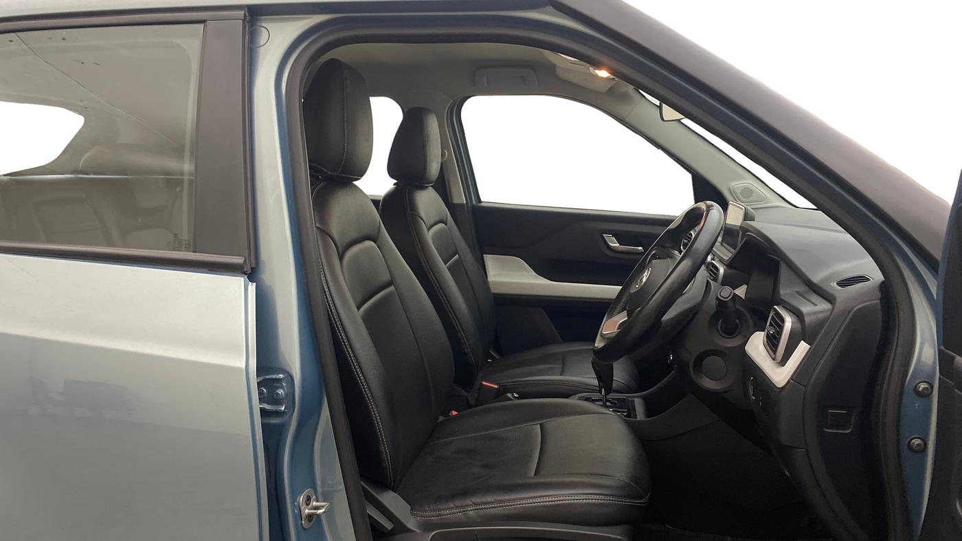 2022 Tata PUNCH CREATIVE  AMT, Petrol, Automatic, 42,648 km, Right Side Front Door Cabin