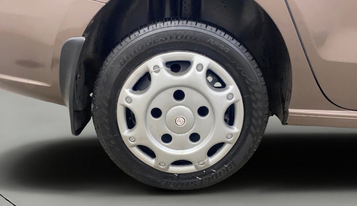 2014 Volkswagen Vento COMFORTLINE 1.5 AT, Diesel, Automatic, 82,598 km, Right Rear Wheel