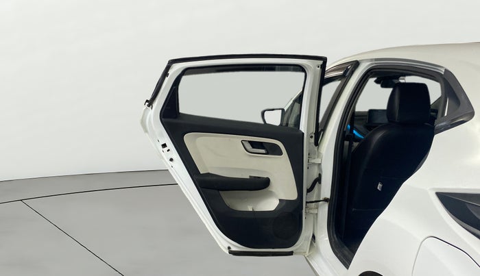 2025 Tata ALTROZ XZ Plus (S) Lux CNG , CNG, Manual, 2,833 km, LHS Rear Door