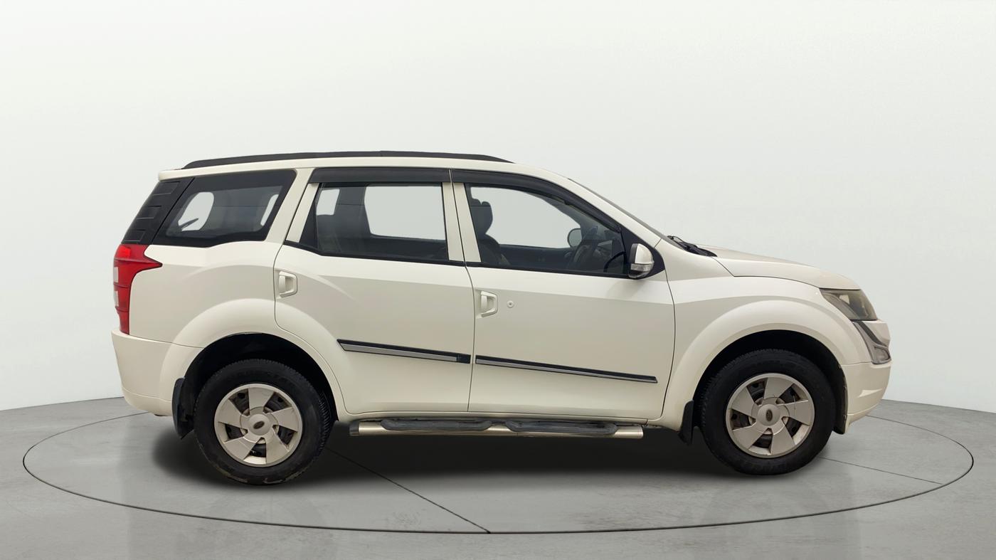 2016 Mahindra XUV500 W4, Diesel, Manual, 1,26,743 km, Right Side View