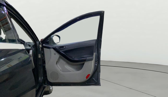 2018 Tata NEXON XM PETROL, CNG, Manual, 81,527 km, RHS Front Door