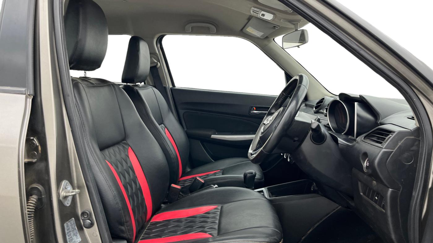 2018 Maruti Swift ZDI AMT, Diesel, Automatic, 1,48,713 km, Right Side Front Door Cabin