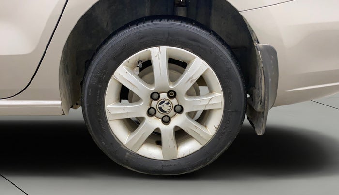 2013 Skoda Rapid AMBITION 1.6 TDI CR MT, Diesel, Manual, 1,14,039 km, Left Rear Wheel