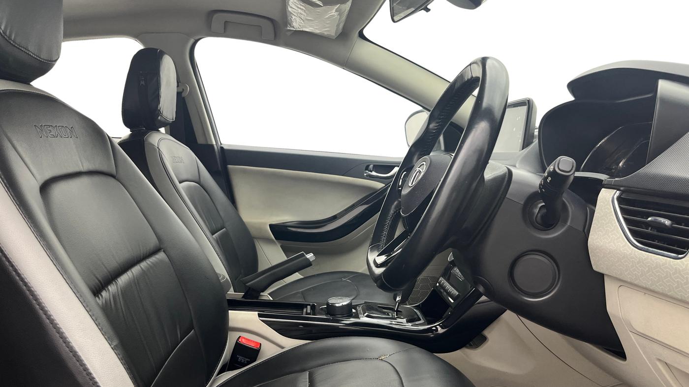 2021 Tata NEXON XZA PLUS (O) PETROL, Petrol, Automatic, 68,893 km, Right Side Front Door Cabin
