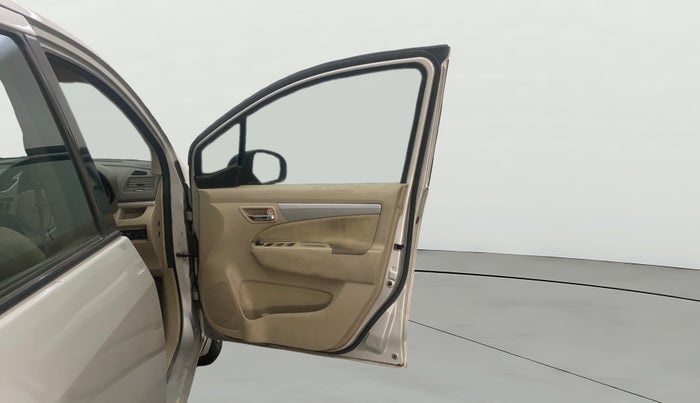 2016 Maruti Ertiga VXI CNG, CNG, Manual, 72,666 km, RHS Front Door