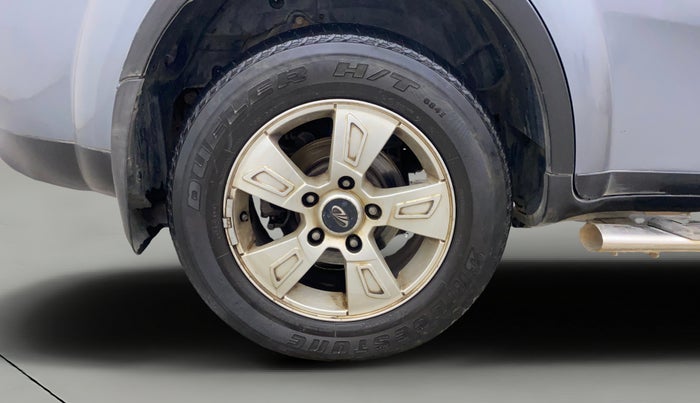 2014 Mahindra XUV500 W8, Diesel, Manual, 1,21,366 km, Right Rear Wheel