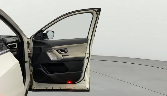 2022 Tata Harrier XTA 2.0L KRYOTEC PLUS, Diesel, Automatic, 73,326 km, RHS Front Door