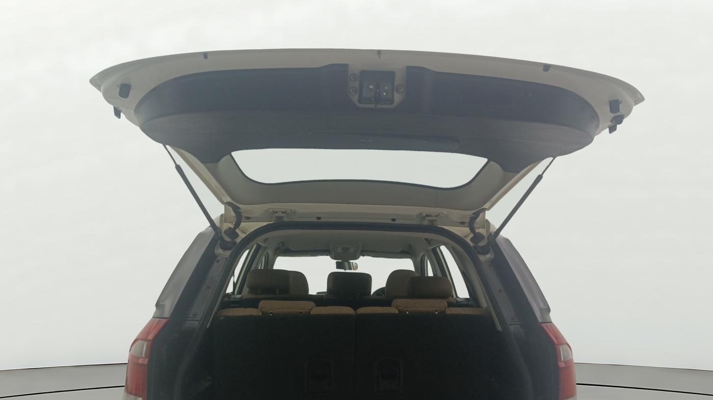 2018 Mahindra XUV500 W7, Diesel, Manual, 1,17,053 km, Boot Door Open