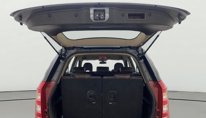 2015 Mahindra XUV500 W6, Diesel, Manual, 1,08,852 km, Boot Door Open
