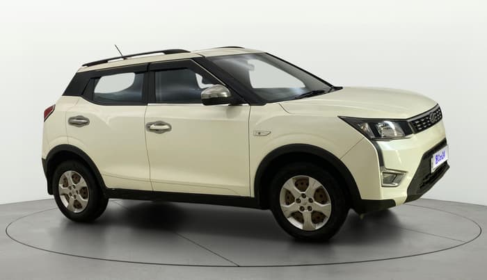 2022 Mahindra XUV300 W8 (O) 1.2 PETROL AMT, Petrol, Automatic, 80,718 km, Right Front Diagonal