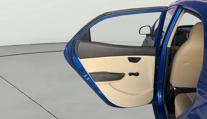 2017 Hyundai Eon MAGNA +, Petrol, Manual, 1,28,841 km, LHS Rear Door