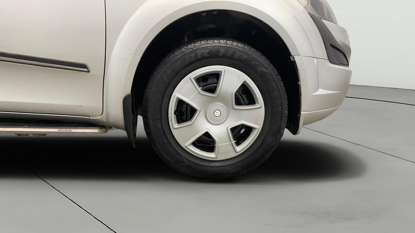 2016 Mahindra XUV500 W4 1.99, Diesel, Manual, 61,726 km, Right Front Wheel