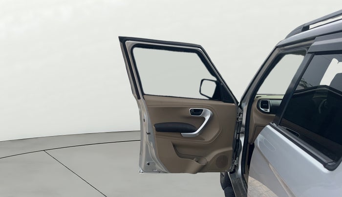 2017 Mahindra TUV300 T10, Diesel, Manual, 1,16,846 km, LHS Front Door