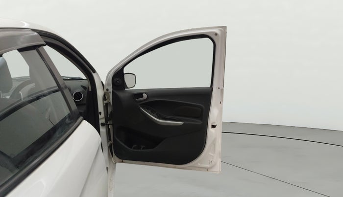 2016 Ford New Figo TITANIUM 1.2 PETROL MT, CNG, Manual, 84,195 km, RHS Front Door