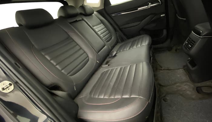 2022 KIA SELTOS GTX PLUS AT 1.5 DIESEL, Diesel, Automatic, 1,10,396 km, Right Side Rear Door Cabin