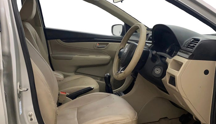 2016 Maruti Ciaz VXI, Petrol, Manual, 78,023 km, Right Side Front Door Cabin