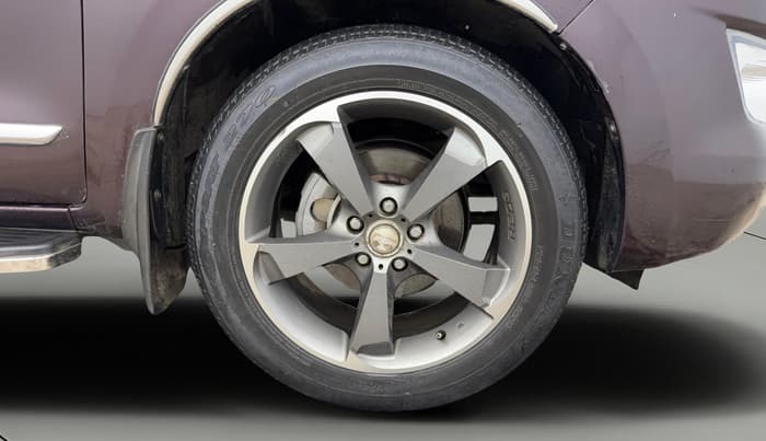 2016 Toyota Innova Crysta 2.7 ZX AT 7 STR, Petrol, Automatic, 1,19,991 km, Right Front Wheel