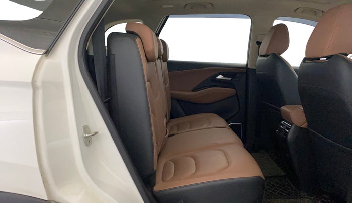 2023 MG HECTOR PLUS SAVVY PRO 1.5 TURBO CVT 7 STR, Petrol, Automatic, 59,794 km, Right Side Rear Door Cabin