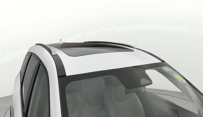 2022 Mahindra XUV700 AX 7 LUXURY D AT 7 STR, Diesel, Automatic, 43,313 km, Roof